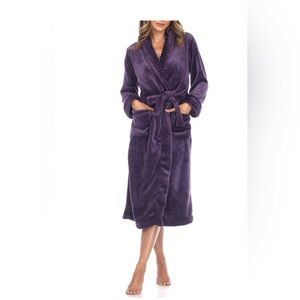 ￼ Women’s plush Robe Deep Purple White Mark Size Small